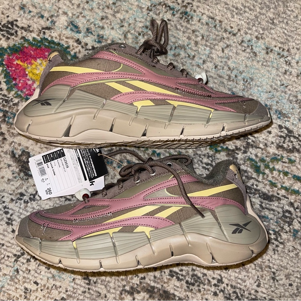 Reebok Men's Brown Pink Beige Zig Kinetica 2.5 Street Fighter Dhalsim Sneakers
